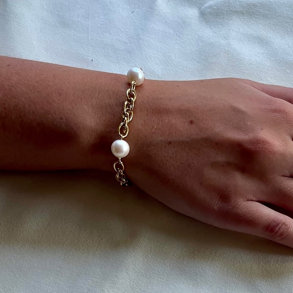 Vintage Monet Gold & Pearl Bracelet - Picture 8 of 16